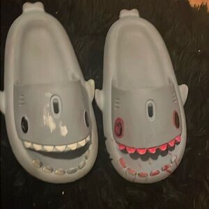 This is a shoe size 8 and fits 7.5